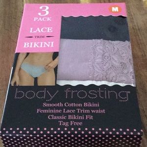 3 pack lace trim bikini, size m